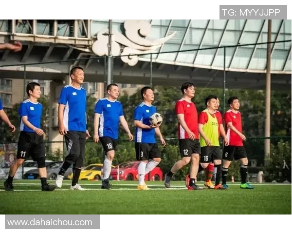 足球mf:探索足球世界的魅力与激情,带你领略赛场上的精彩瞬间与战术智慧 足球mf:探索足球世界的魅力与激情,带你领略赛场上的精彩瞬间与战术智慧