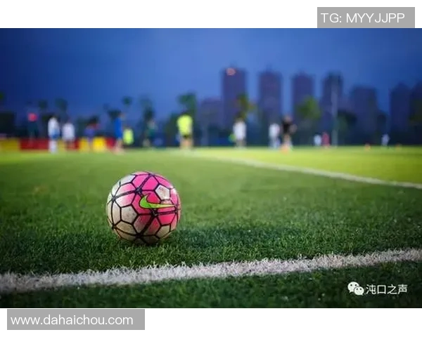 绿茵场上的梦想与激情交织成诗歌的旋律