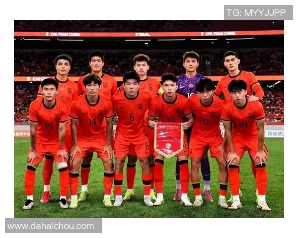 中国国足迎战韩国队期待逆袭全力争胜展现团队精神与拼搏意志